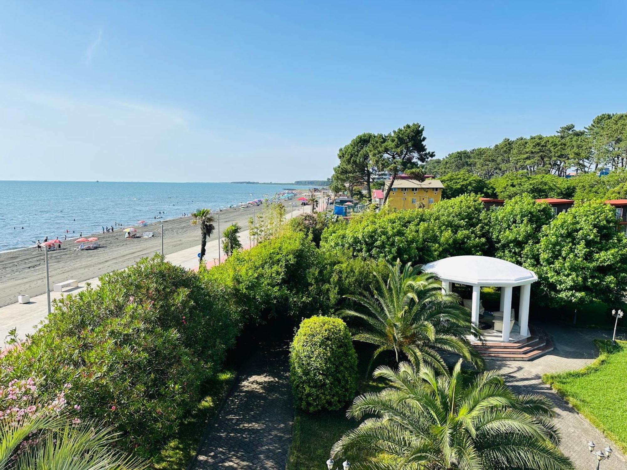 Claude Monet Beach Hotel Ureki Exterior foto