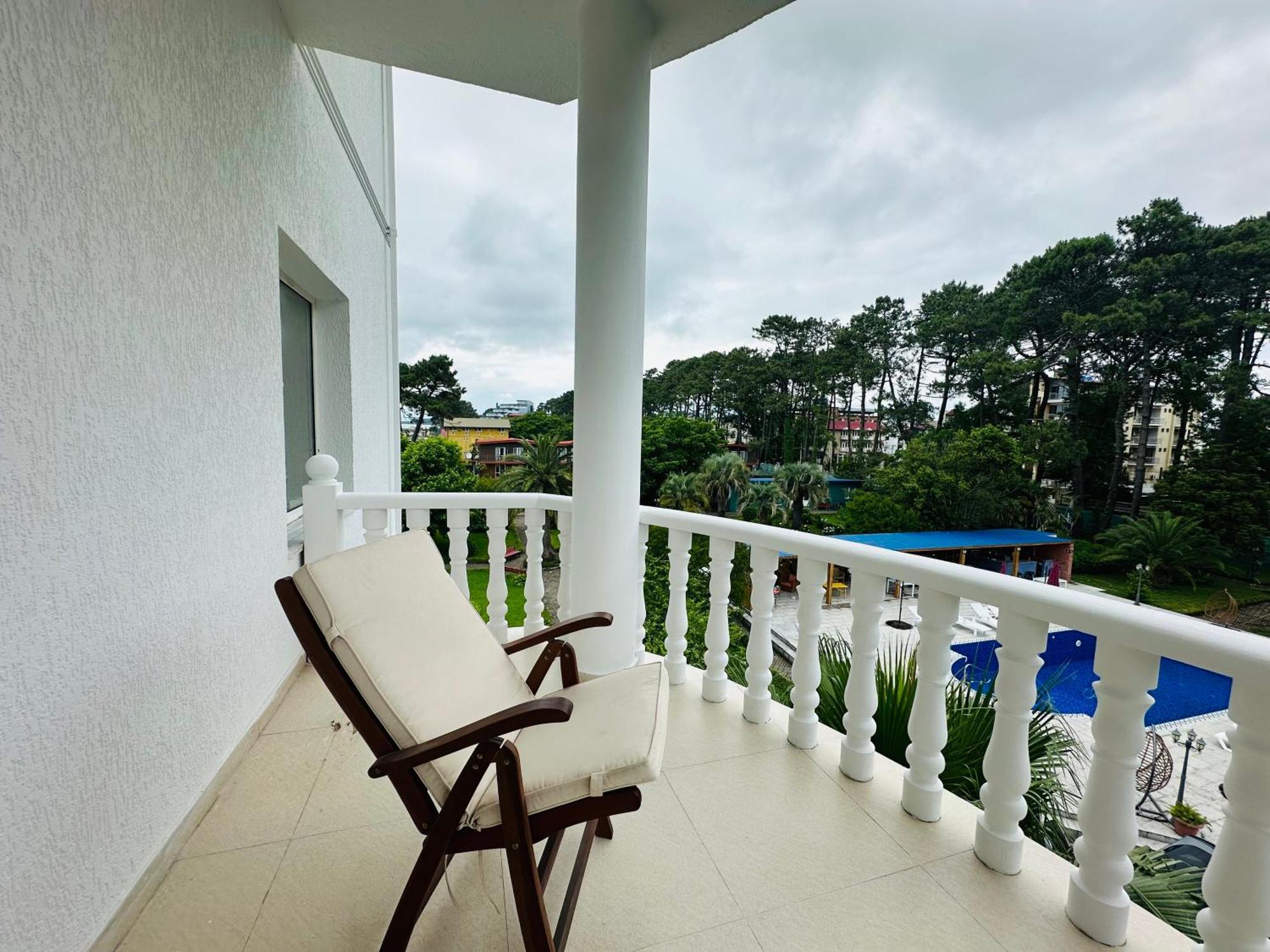 Claude Monet Beach Hotel Ureki Exterior foto