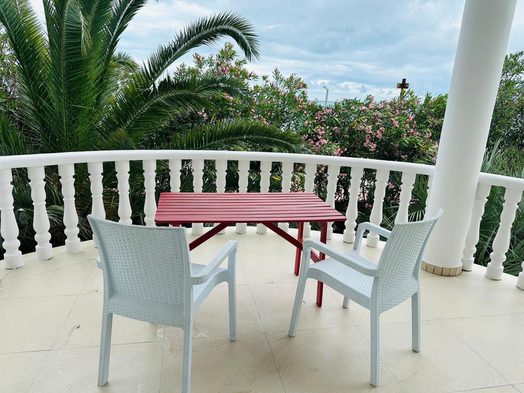 Claude Monet Beach Hotel Ureki Exterior foto