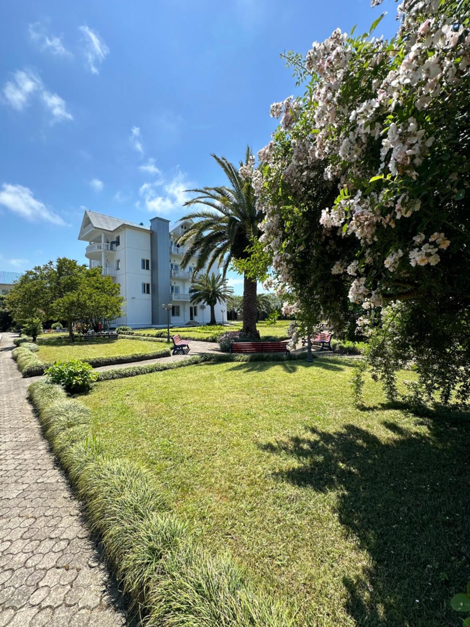 Claude Monet Beach Hotel Ureki Exterior foto